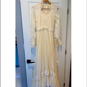 Vintage wedding dress
